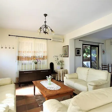 Villa By The Sea *